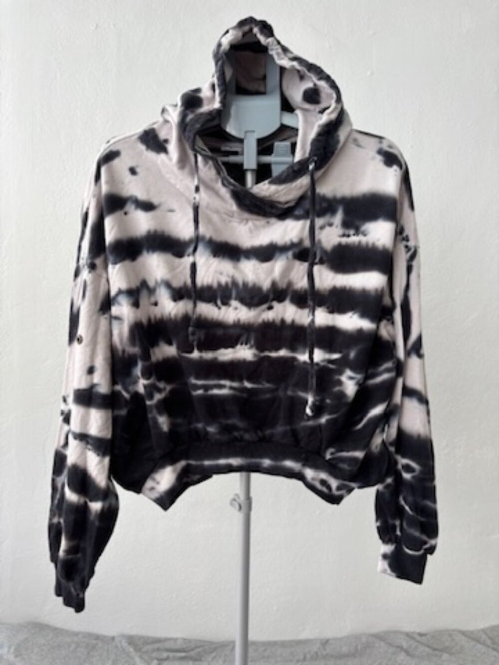 Young Fabulous Broke Tie Dye Cropped Hoodie Sweatshirt Womens SM Snap Sleeve